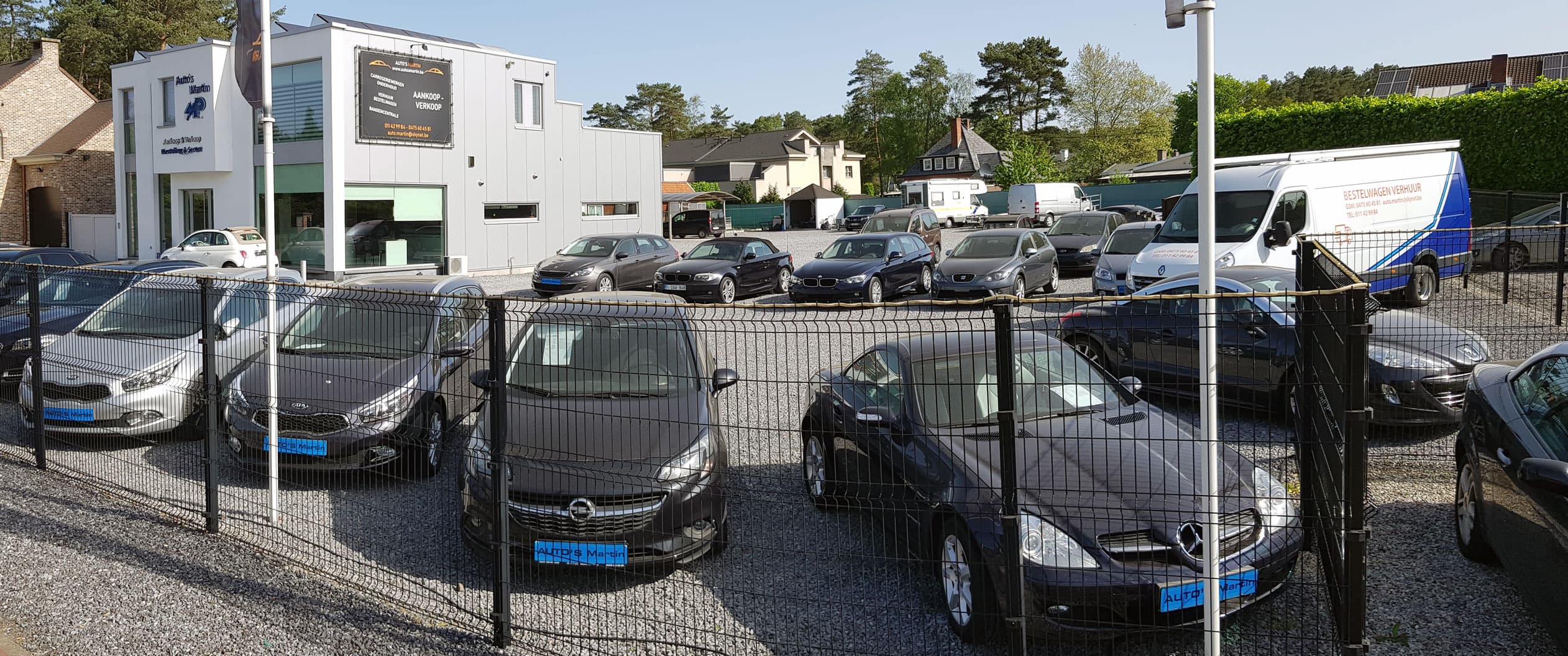 De toonzaal en het gebouw van Auto's Martin aan de Beringersteenweg