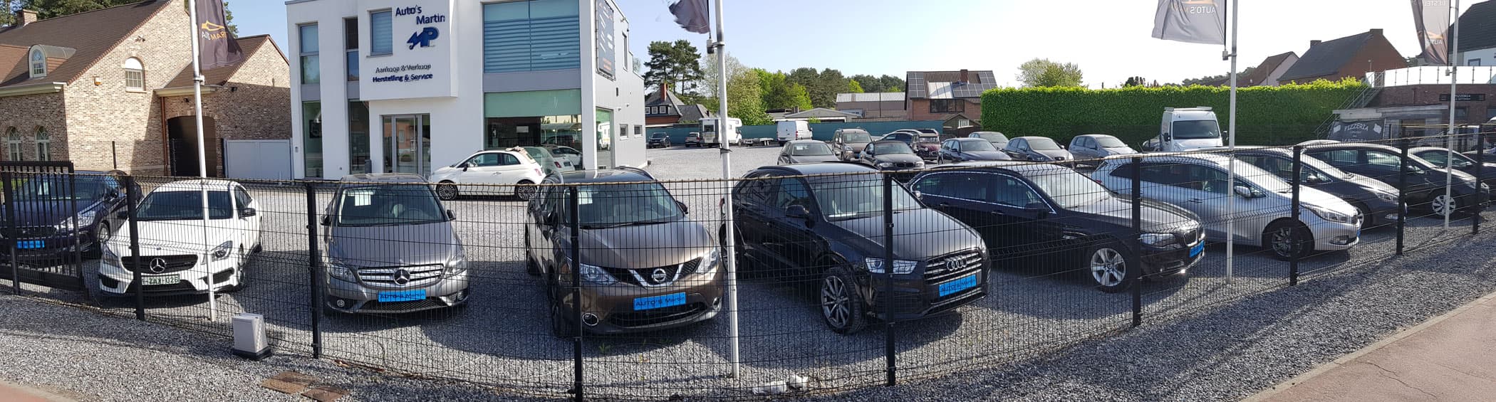 Het terrein van Auto's Martin vol persoonlijk geselecteerde tweedehandswagens